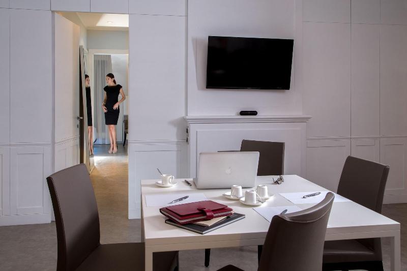 Montenapoleone Suites - Oda