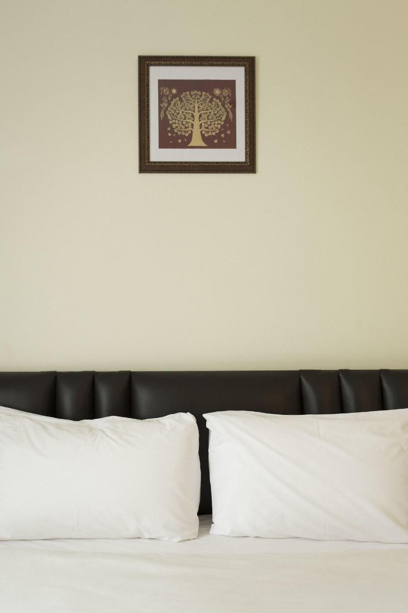Paripas Express Hotel Patong - Oda