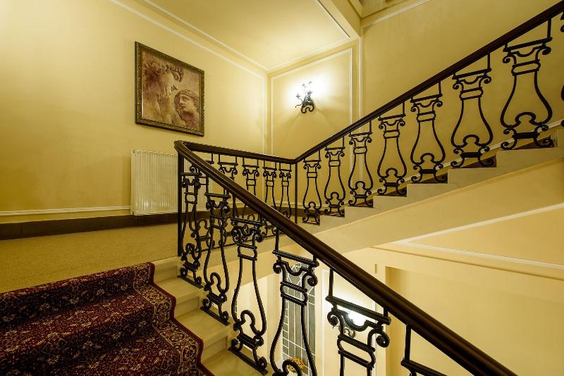 Karoly Corner Residences - Lobi