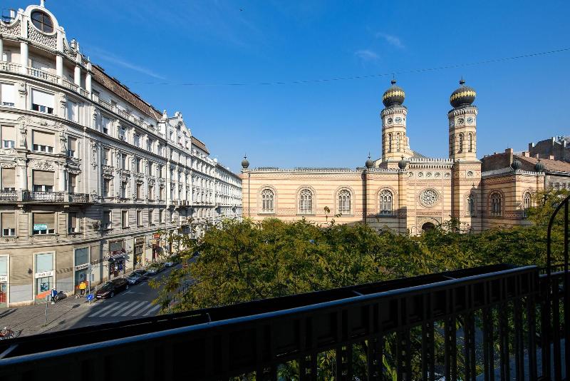 Karoly Corner Residences - Genel