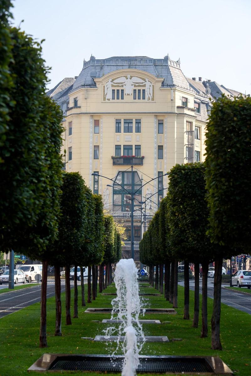 Karoly Corner Residences - Genel