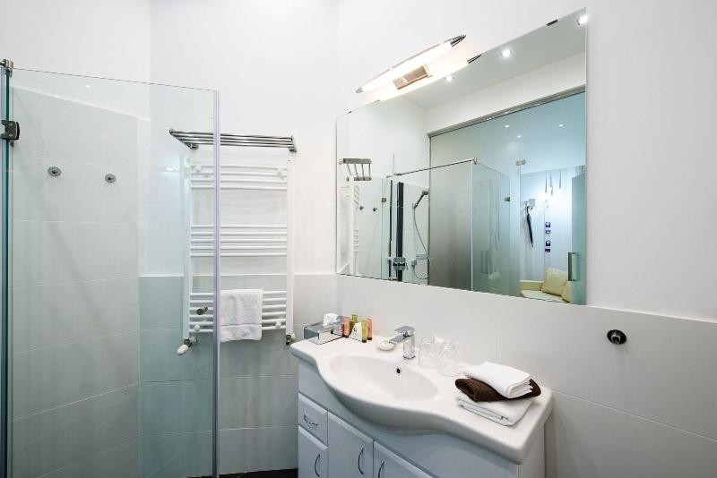 Karoly Corner Residences - Oda