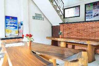 Halaman Depan Hostel by ZUZU otel fotoğrafı
