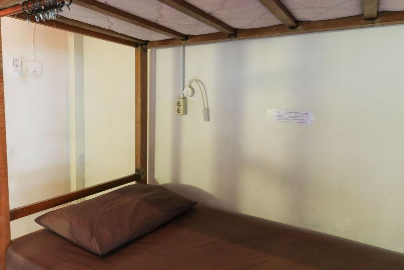 Halaman Depan Hostel by ZUZU - Oda