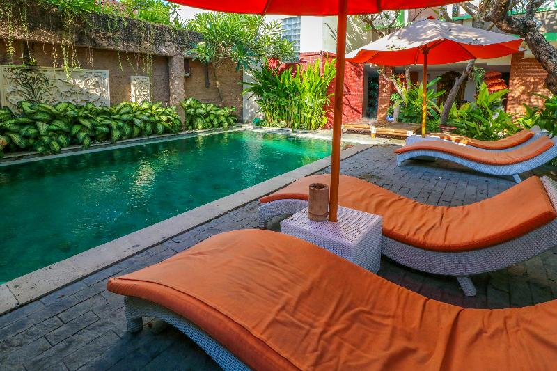 Capital O 1666 Grand Pudjawan Hotel - Havuz