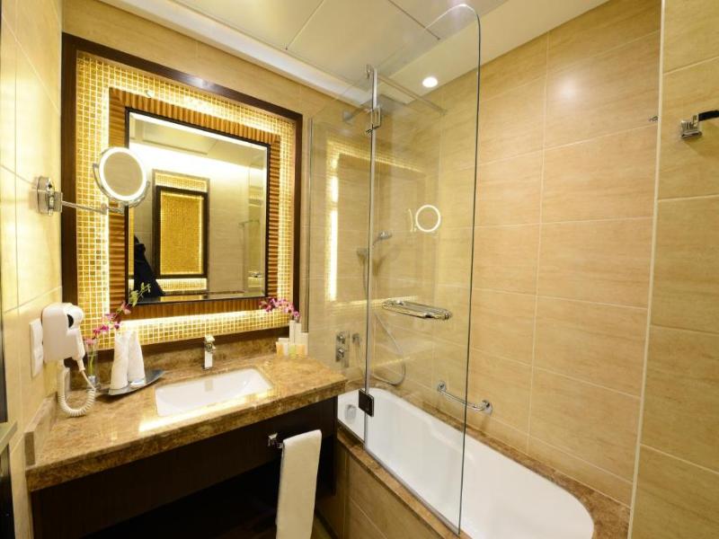 Landmark Premier Hotel - Oda