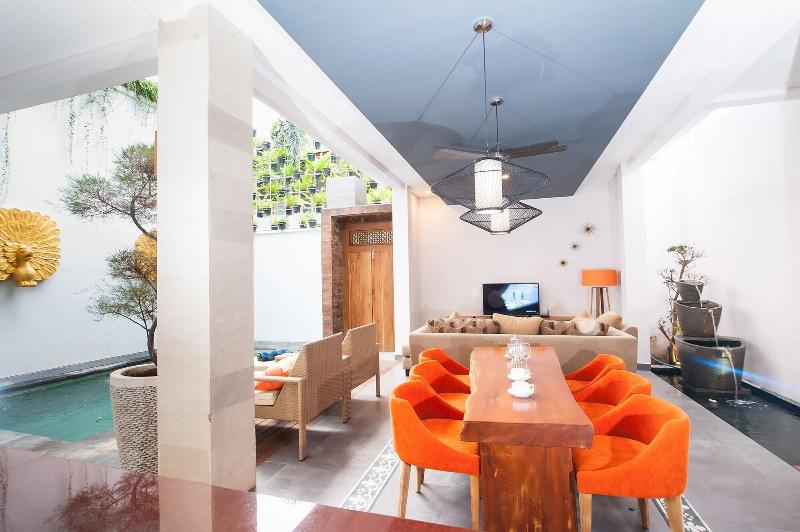 Apple Villa And Studio Seminyak - Oda
