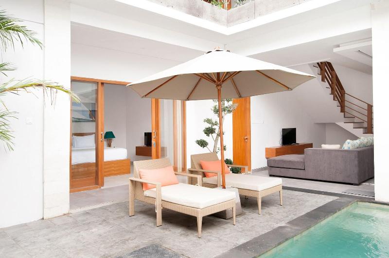 Apple Villa And Studio Seminyak - Oda
