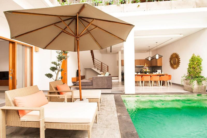 Apple Villa And Studio Seminyak - Oda