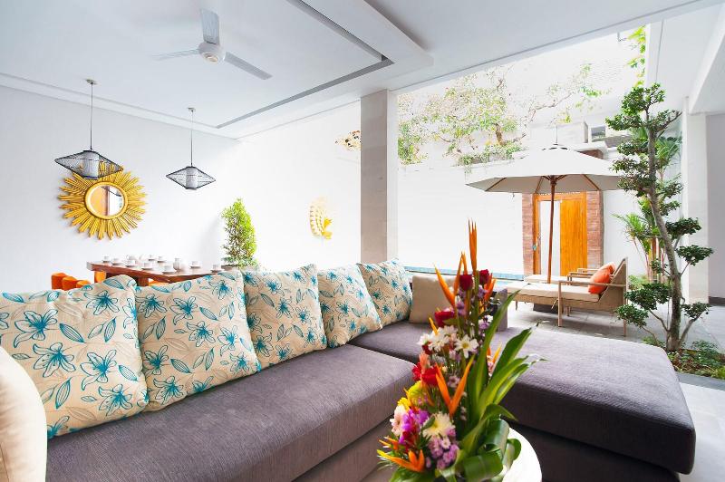 Apple Villa And Studio Seminyak - Oda