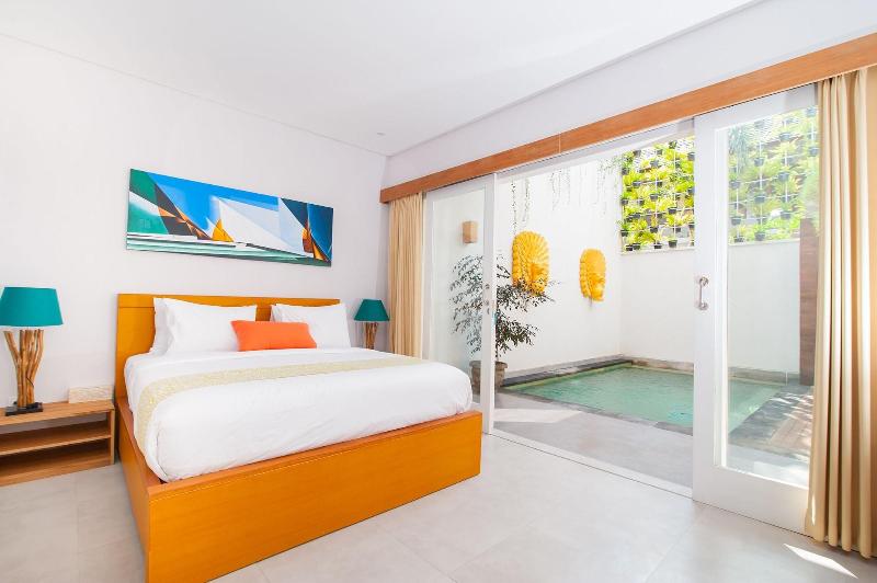 Apple Villa And Studio Seminyak - Oda
