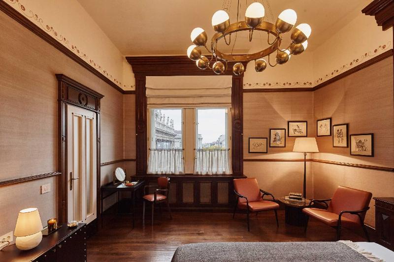 Callas House - Genel