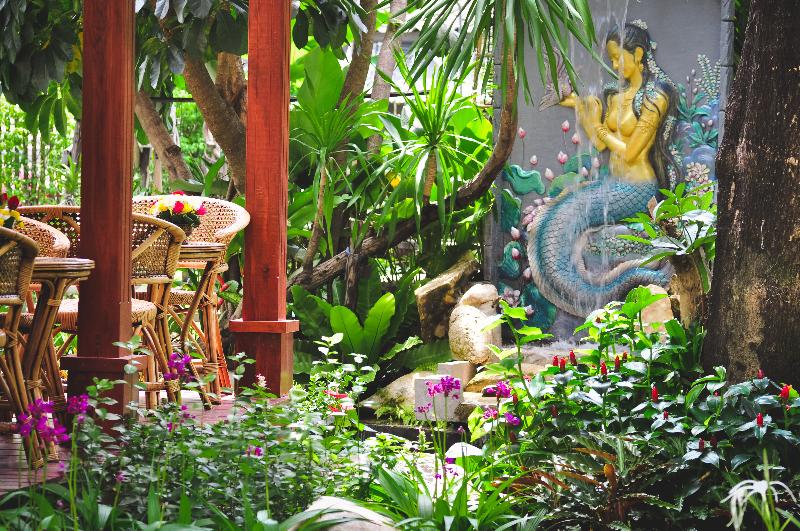 Charlie House Pinklao - Genel
