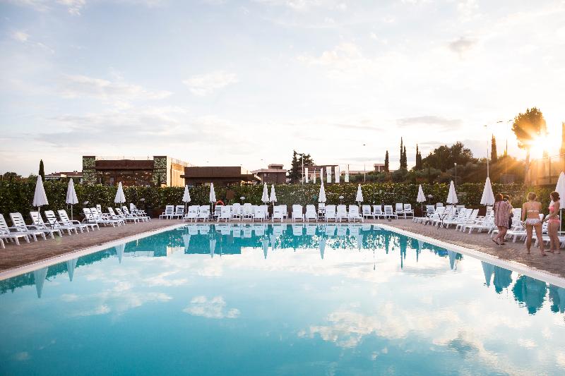 hu Firenze Camping in Town - Havuz