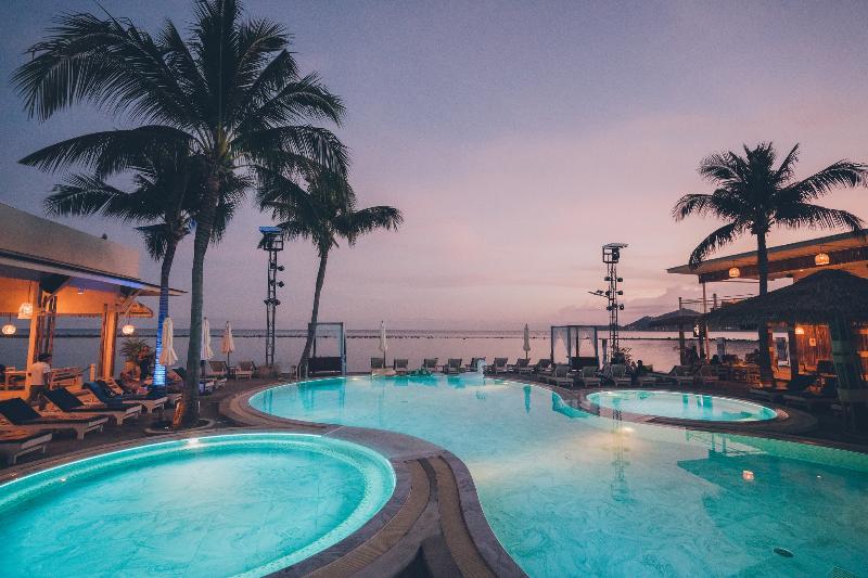 Combo Beach Hotel Samui - Havuz