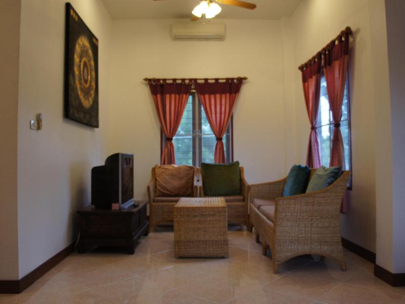 Palm Village - Genel
