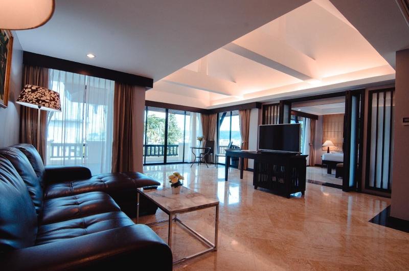 C N Resort And Spa - Teras