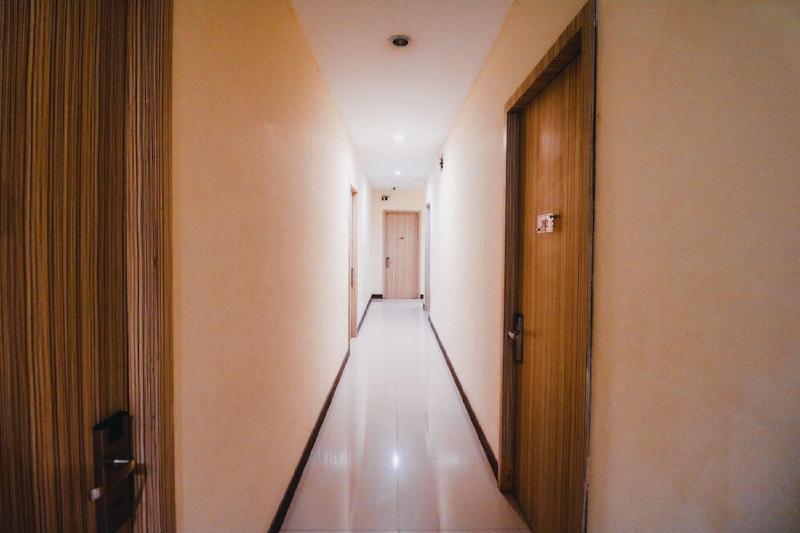 RedDoorz Plus near Sultan Hasanuddin Airport - Lobi
