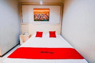 RedDoorz Plus near Sultan Hasanuddin Airport fotoÄŸrafÄ±