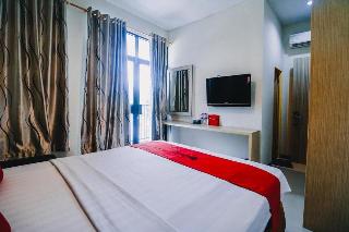 RedDoorz Plus near Sultan Hasanuddin Airport fotoÄŸrafÄ±