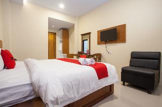 RedDoorz Premium @ Jalan Cengkeh Malang fotoÄŸrafÄ±