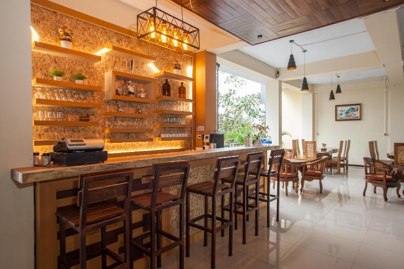 RedDoorz Premium @ Jalan Cengkeh Malang - Restoran