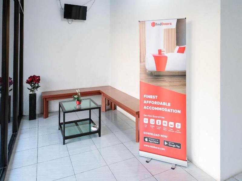 RedDoorz near Ahmad Yani Airport 3 - Lobi