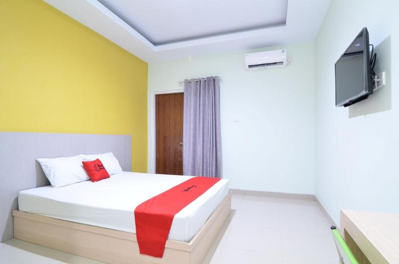 RedDoorz near Museum Keraton Surakarta - Oda