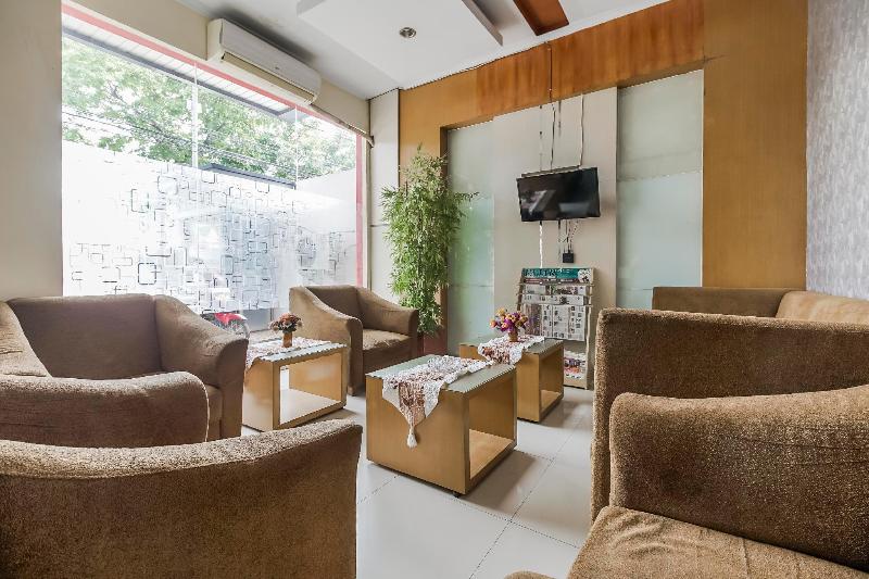 RedDoorz near Mall Panakkukang 3 - Lobi