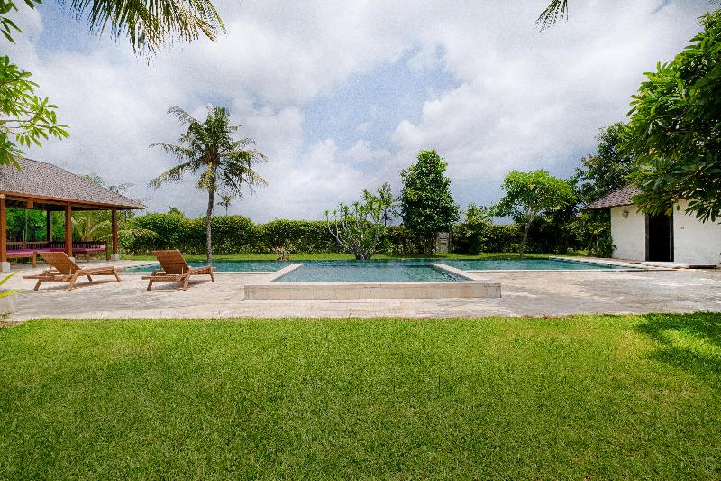 Kutus Kutus Ketewel Villa - Havuz
