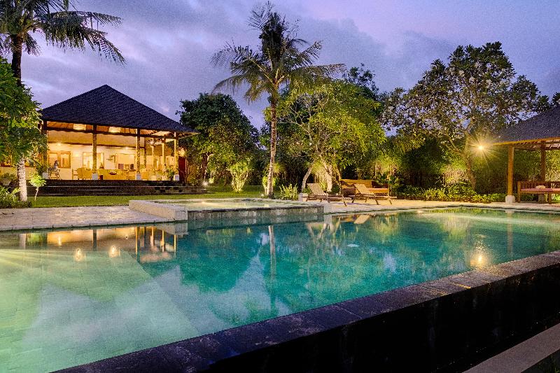 Kutus Kutus Ketewel Villa - Havuz