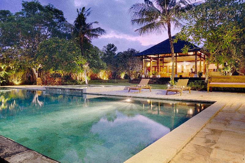 Kutus Kutus Ketewel Villa - Havuz
