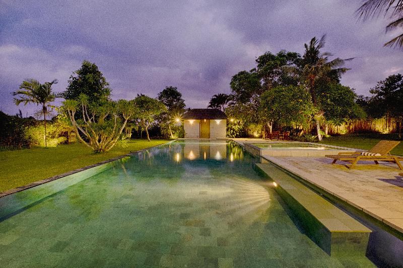 Kutus Kutus Ketewel Villa - Havuz