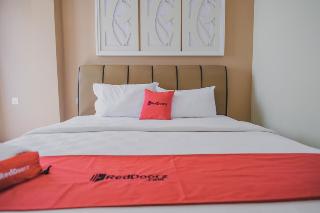 RedDoorz Plus near Ferry Terminal Batam Center fotoÄŸrafÄ±