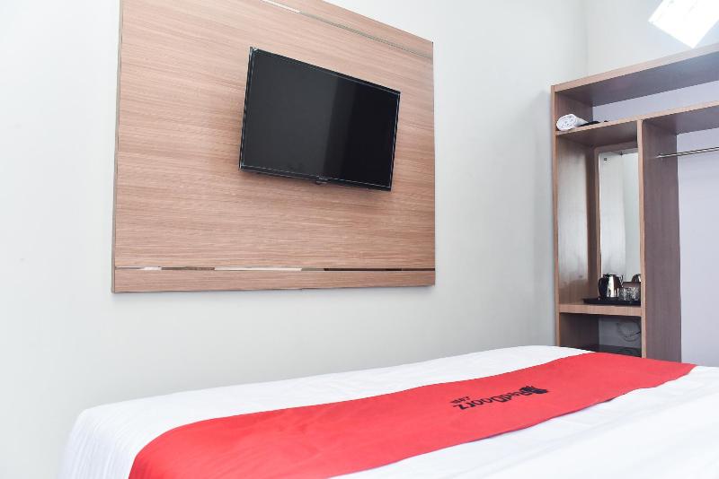 RedDoorz Plus near Malang Town Square - Lobi