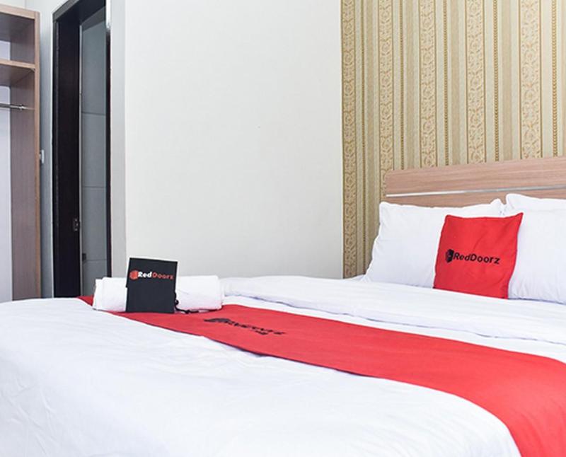 RedDoorz Plus near Malang Town Square - Oda