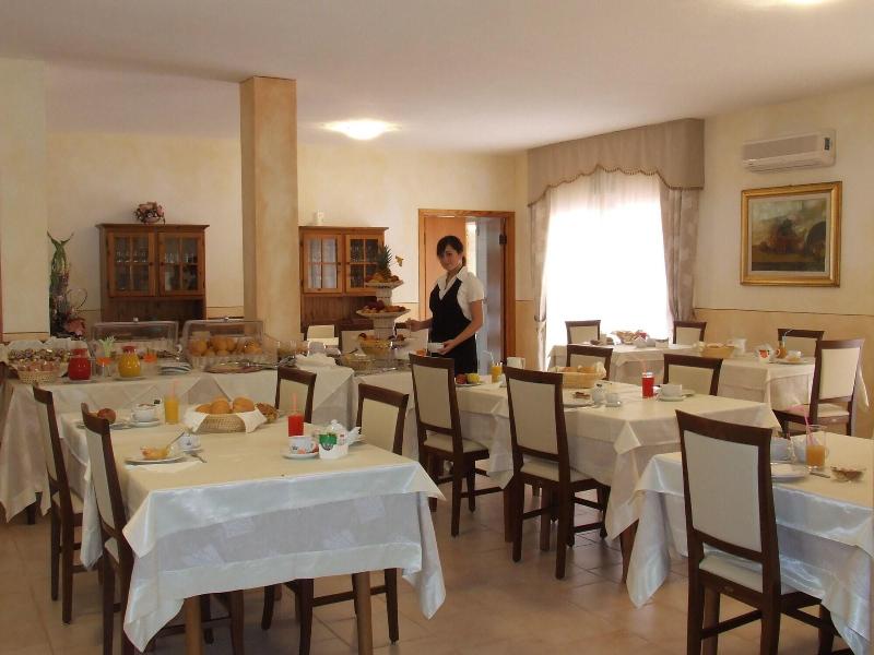 Il Gabbiano Hotel Isola Rossa - Restoran