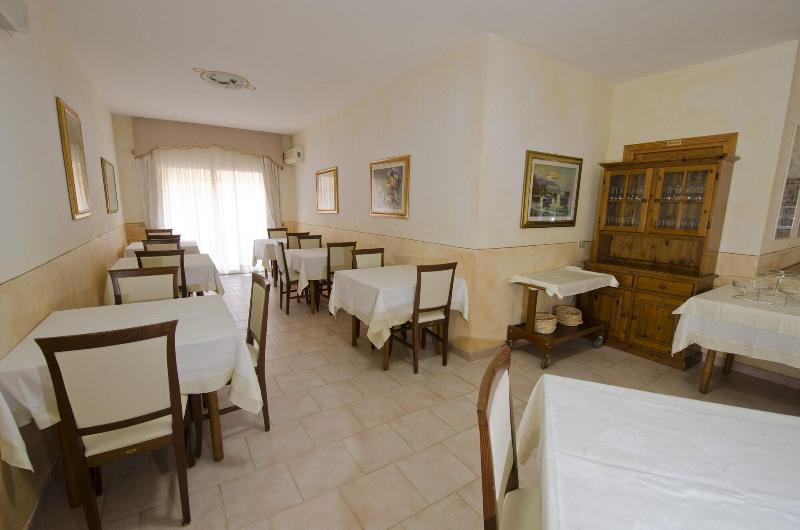 Il Gabbiano Hotel Isola Rossa - Restoran