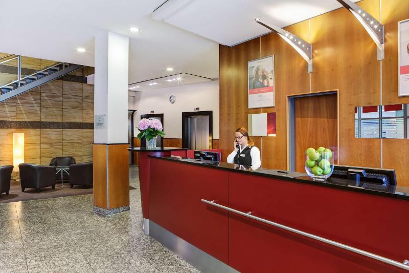IntercityHotel Berlin Ostbahnhof - Lobi