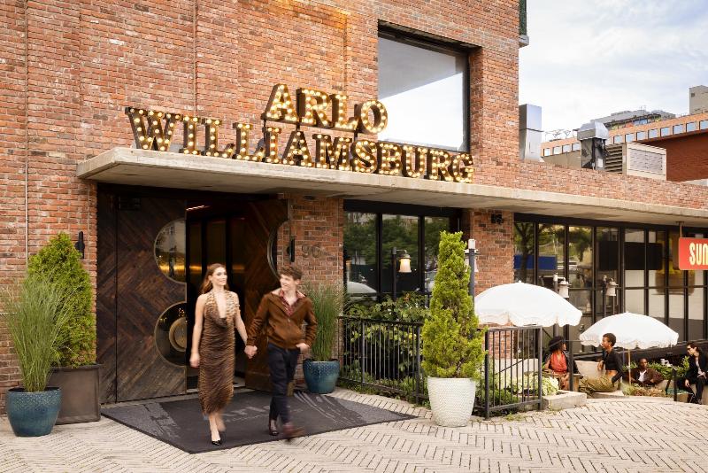 Arlo Williamsburg - Genel