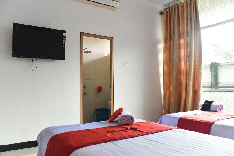 RedDoorz near Sultan Hasanuddin Airport 2 - Oda