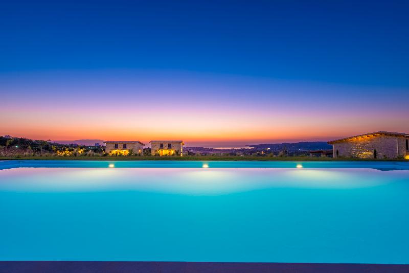 Mint Retreat Suites - Genel