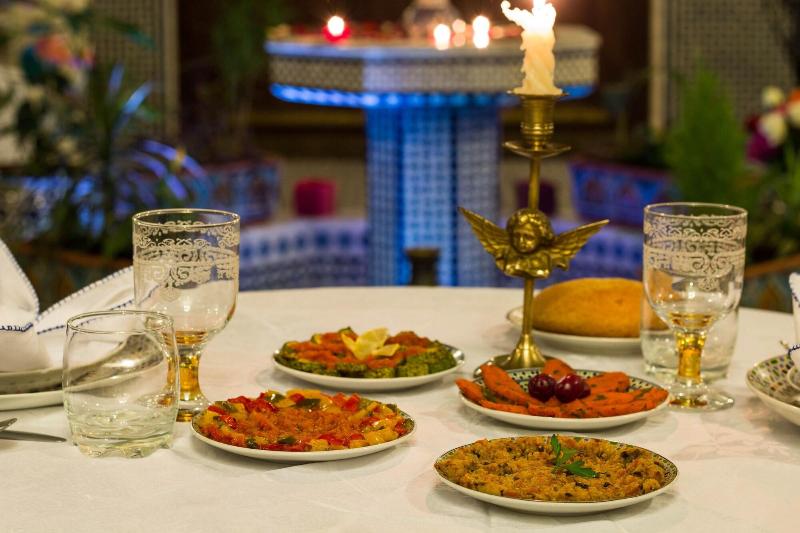 Riad Kettani - Toplantı