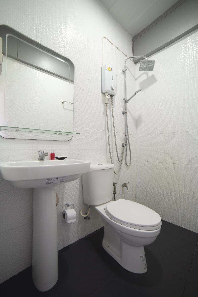 OYO 465 Krung Kao Traveller Lodge - Oda