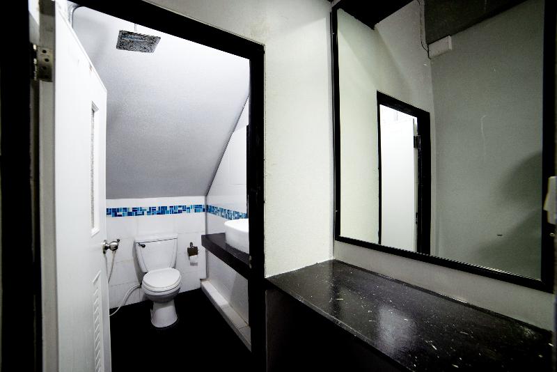 OYO 465 Krung Kao Traveller Lodge - Oda