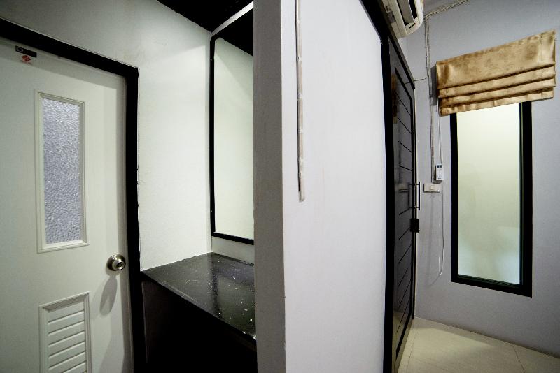 OYO 465 Krung Kao Traveller Lodge - Oda