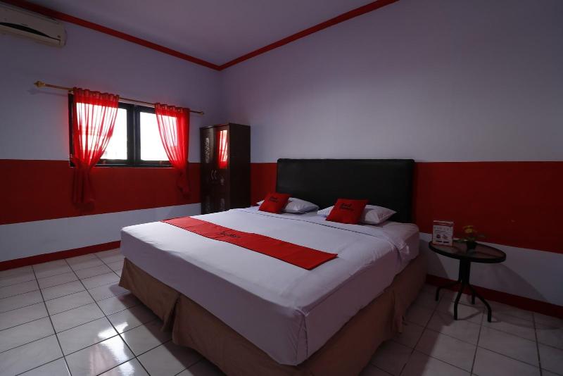 RedDoorz Plus @ Samratulangi Manado - Oda