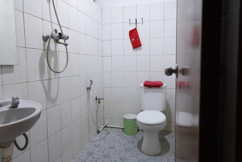 RedDoorz Plus @ Samratulangi Manado - Oda