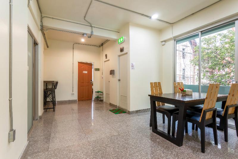 OYO 928 Leaf Hostel - Lobi