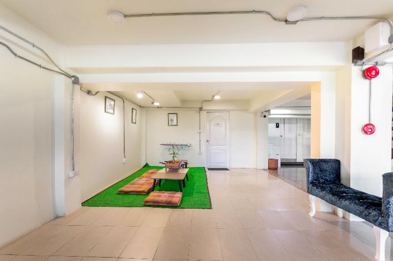 OYO 928 Leaf Hostel - Lobi